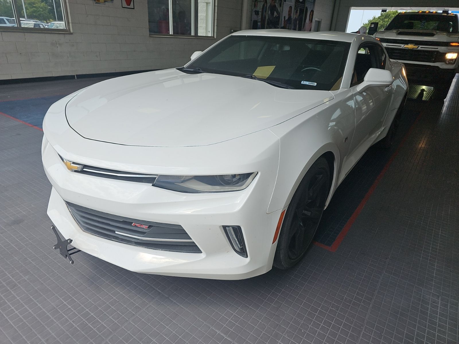 Summit White 2018 Chevrolet Camaro Coupe Rear-Wheel Drive 6-Speed Manual