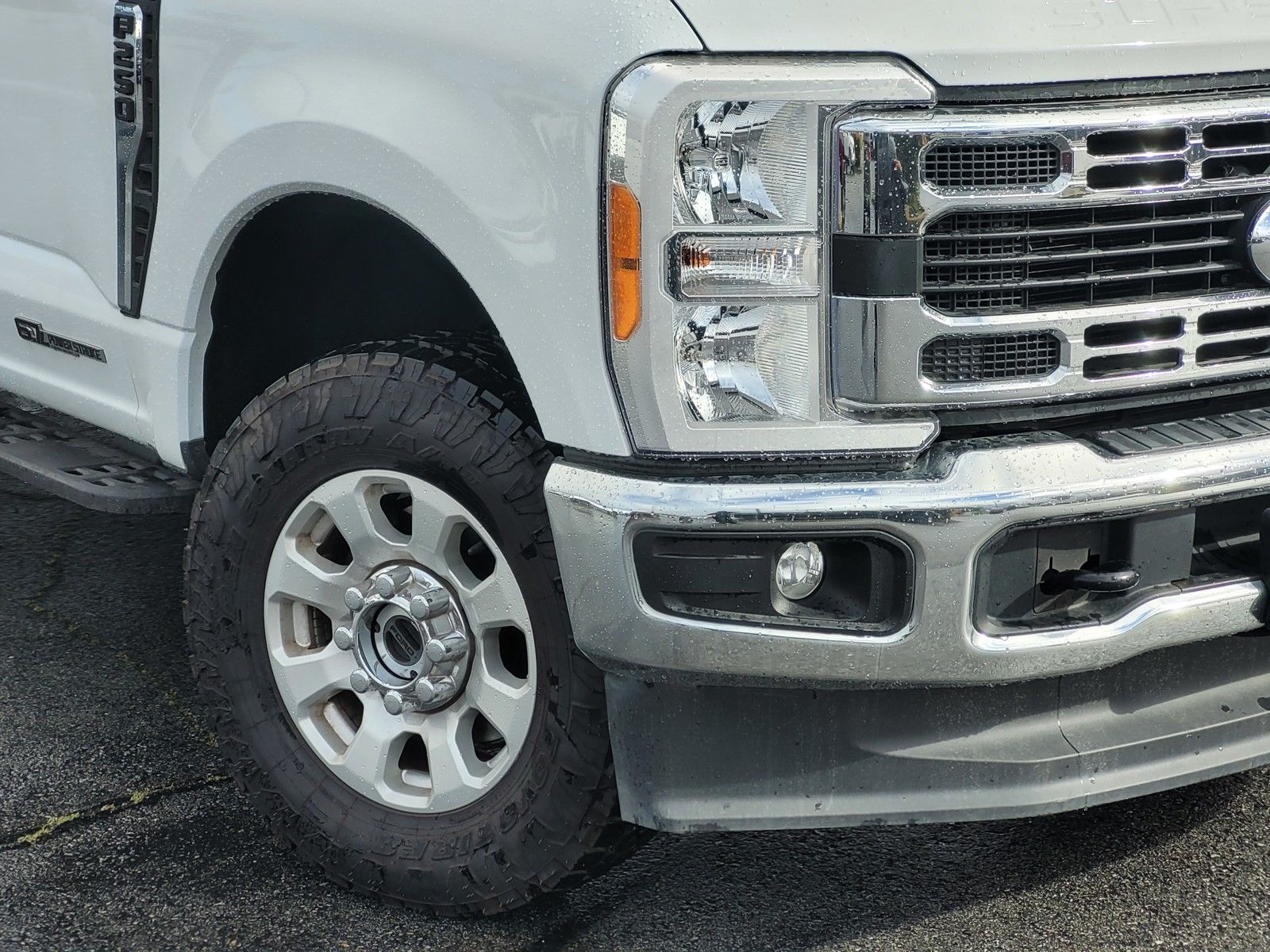 Used 2023 White Ford XLT image 9