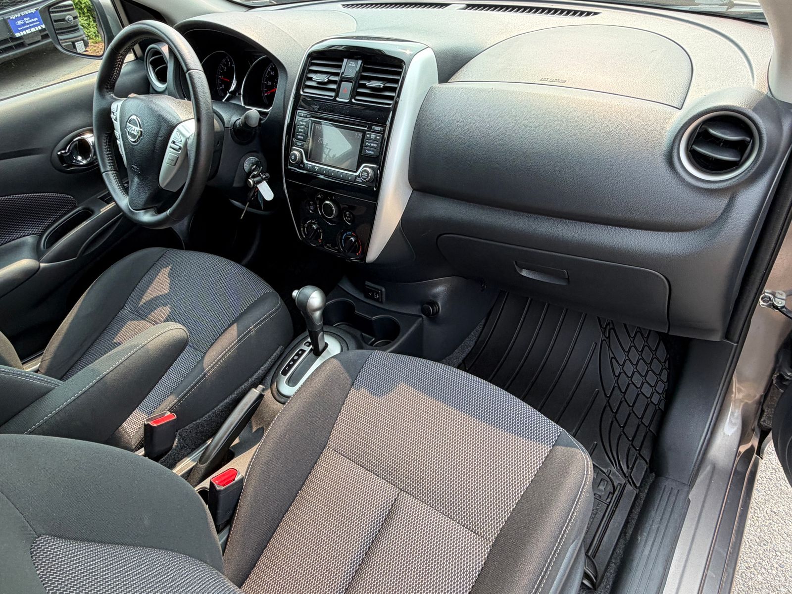 Used 2017 Khaki Nissan 1.6 SV image 28
