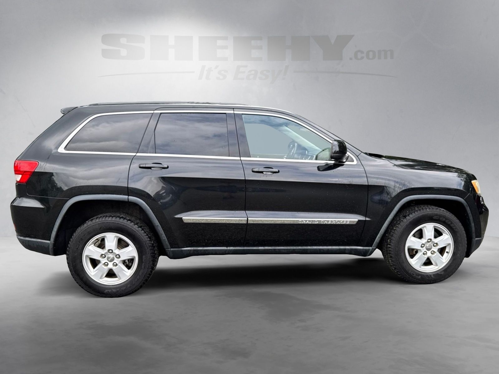 Used 2012 Brilliant Black Crystal Pearlcoat Jeep Laredo image 9
