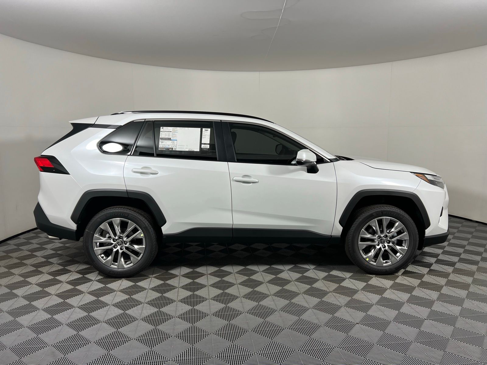 Thumbnail: 2022 Toyota RAV4 - 5