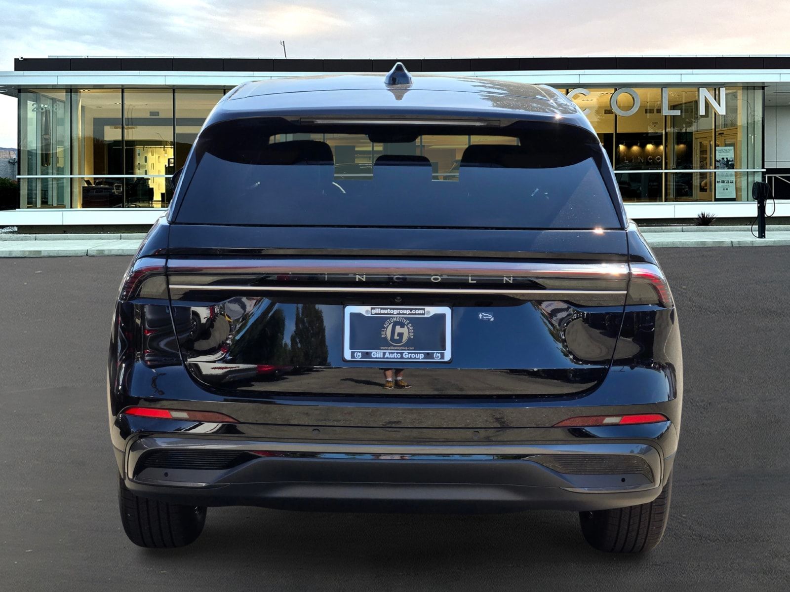 New 2025 Black Lincoln Premiere image 5