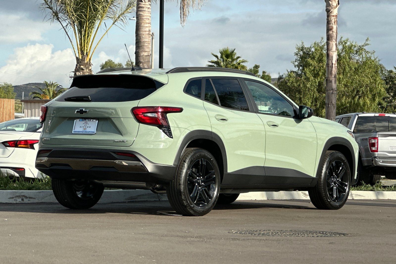 View vehicle photo 4