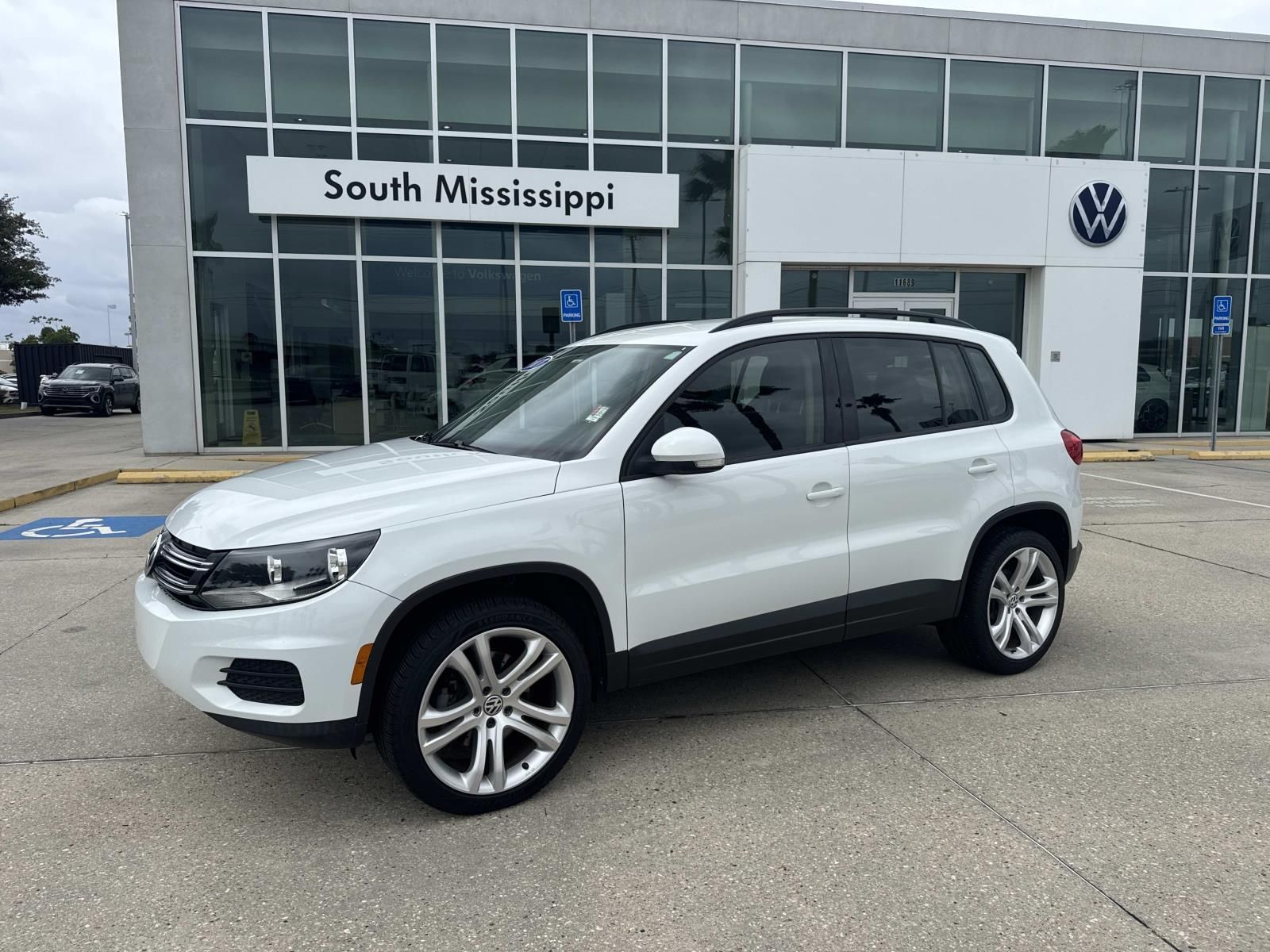 Pure White 2017 Volkswagen Tiguan S SUV / Crossover Front-Wheel Drive 6-Speed Automatic