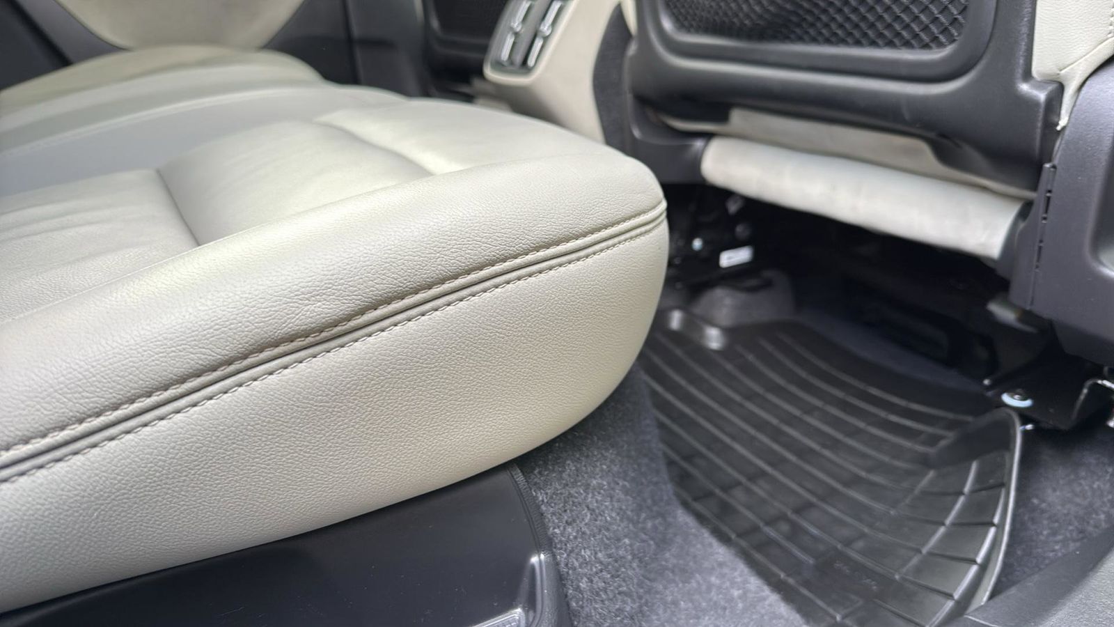 Used Car 2022 Volvo Xc40  Momentum For Sale Under $30,000 In Austin, Texas