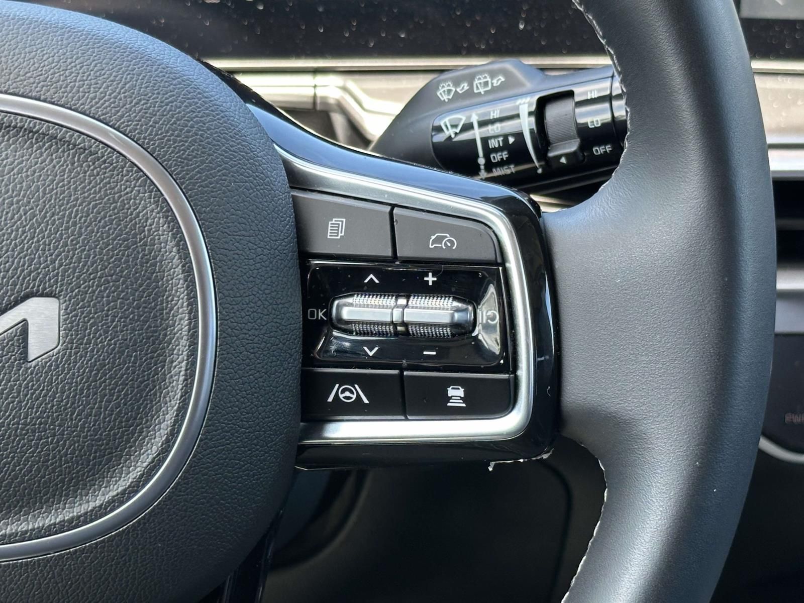 Used 2025  Kia EX image 28