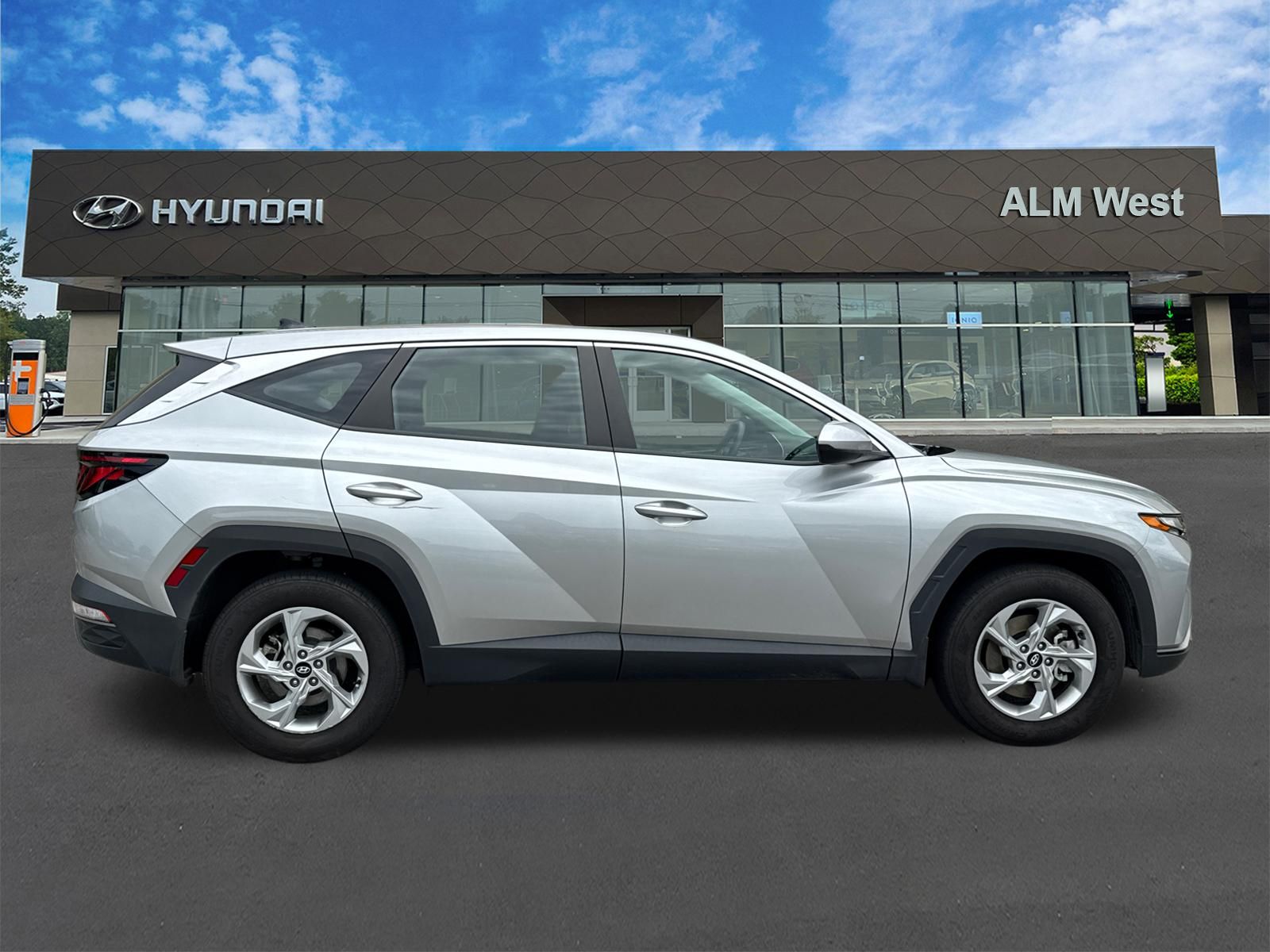 Used 2024 Silver Hyundai SE image 4