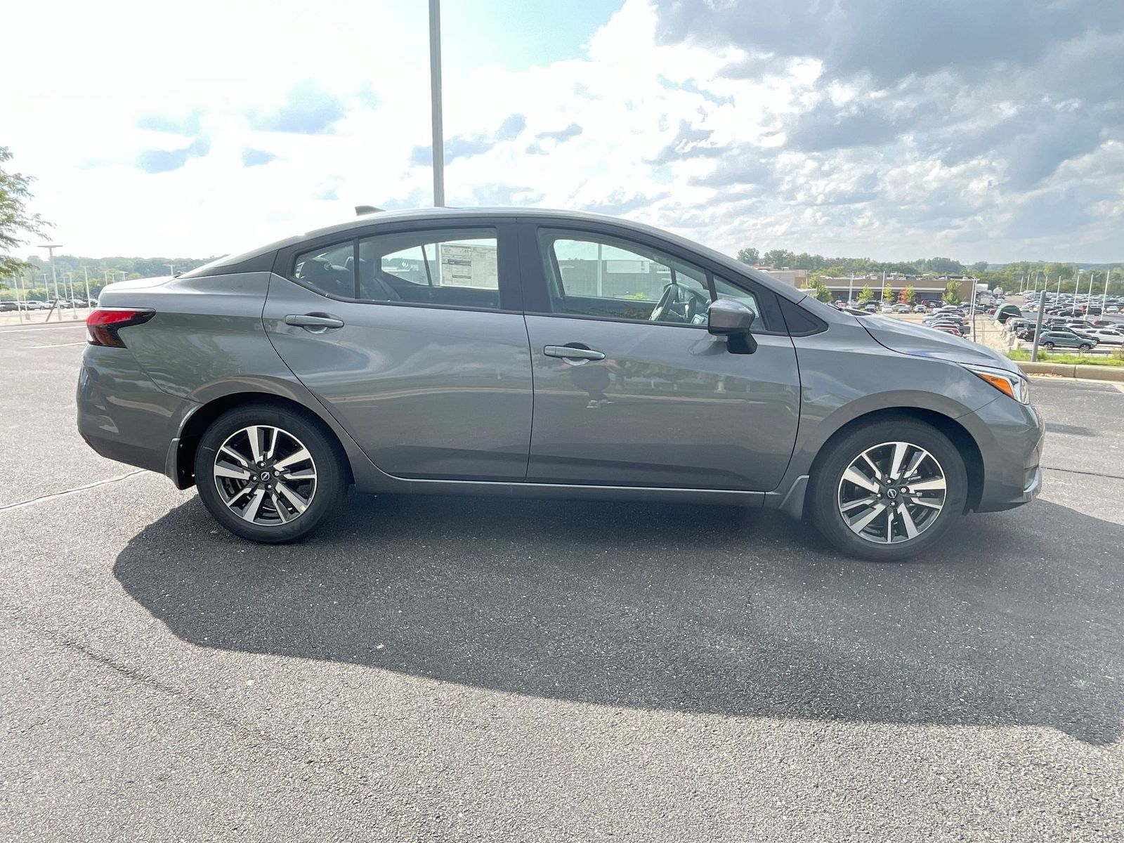 2024 Nissan Versa 1.6 SV 37