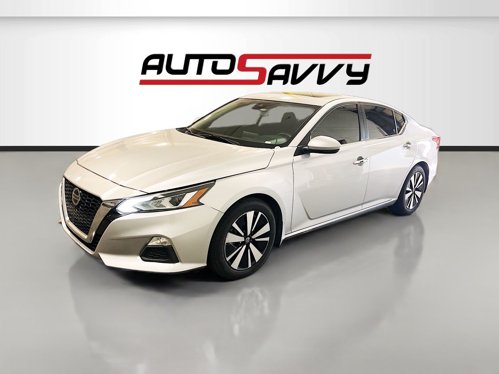 Used 2021 Silver Nissan 2.5 SV image 3