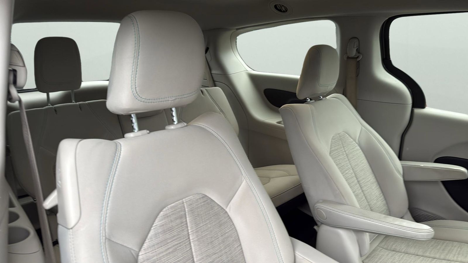 Used Car 2018 Chrysler Pacifica Hybrid  Touring Plus For Sale Under $20,000 In Austin, Texas