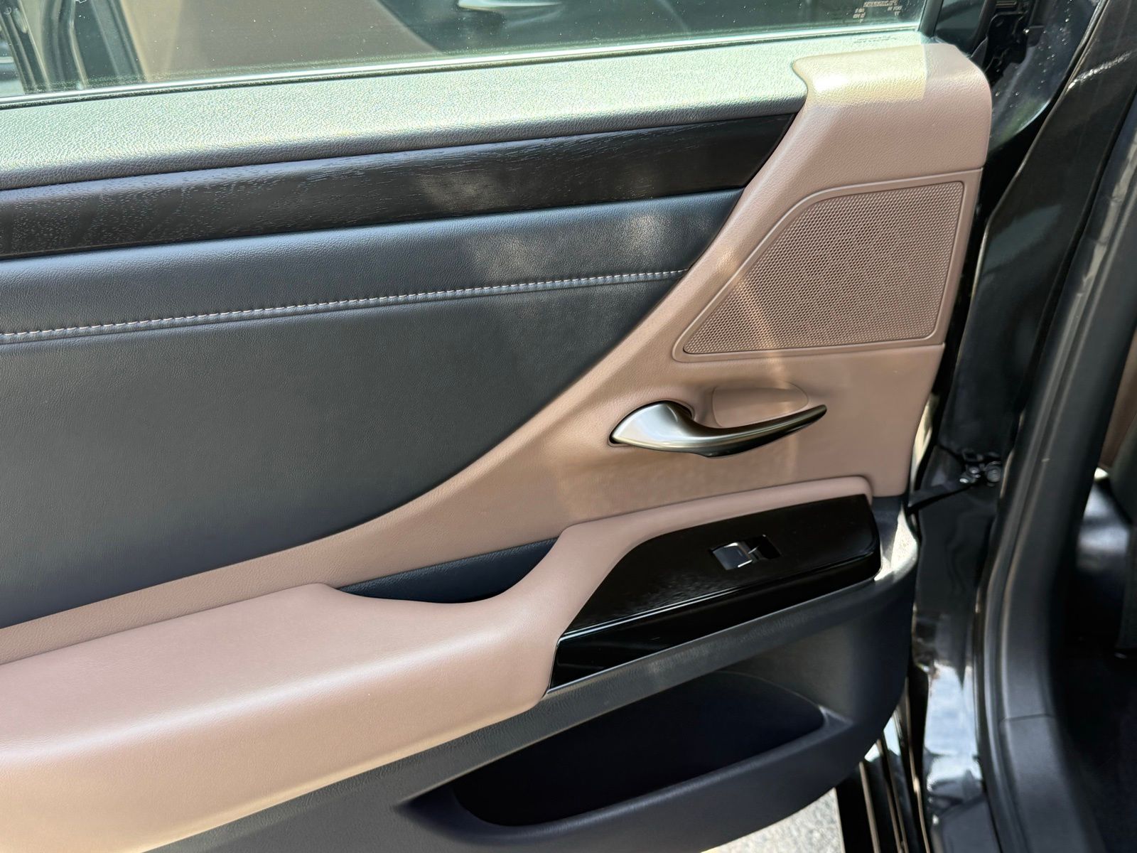 Used 2025 Black Lexus 350 image 23