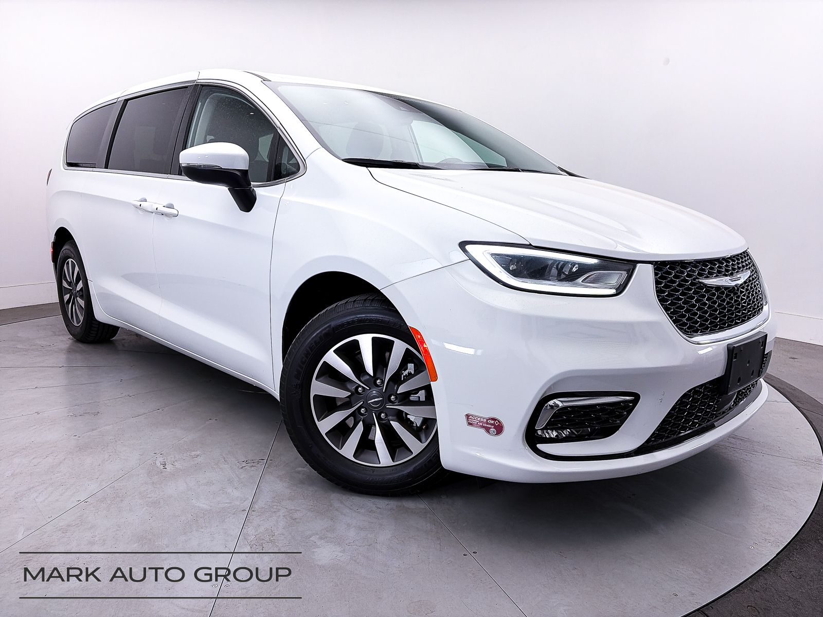 2023 Chrysler Pacifica Hybrid Touring L