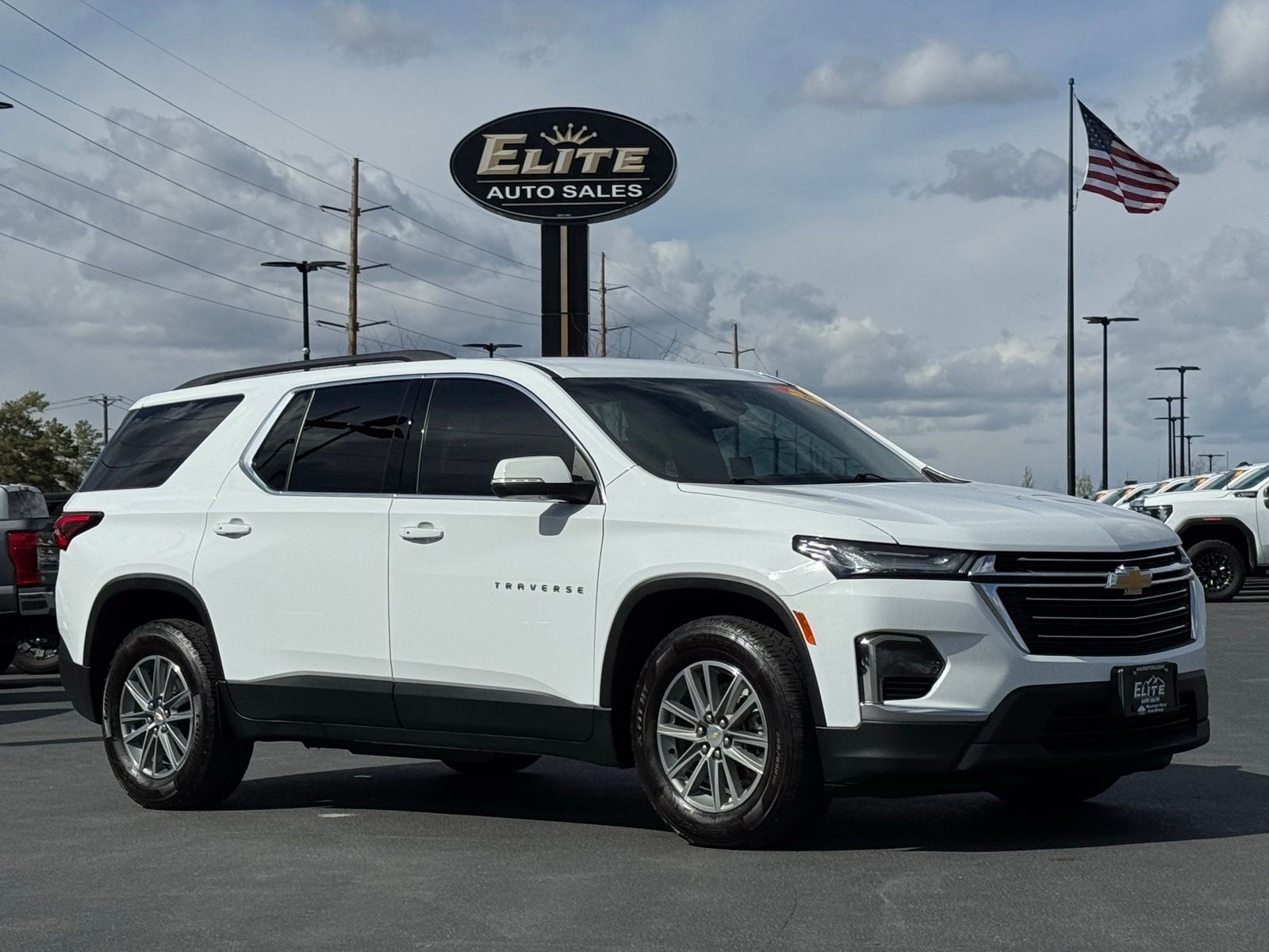 Summit White 2022 Chevrolet Traverse LT Cloth AWD SUV / Crossover Four-Wheel Drive 9-Speed Automatic