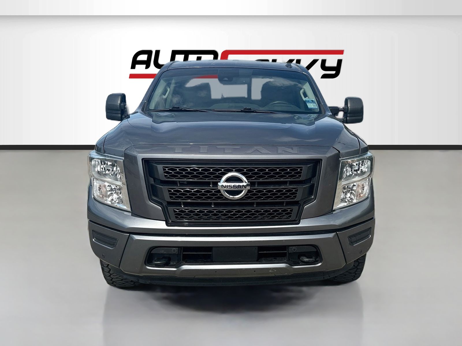 Used 2021 Gray Nissan SV image 2