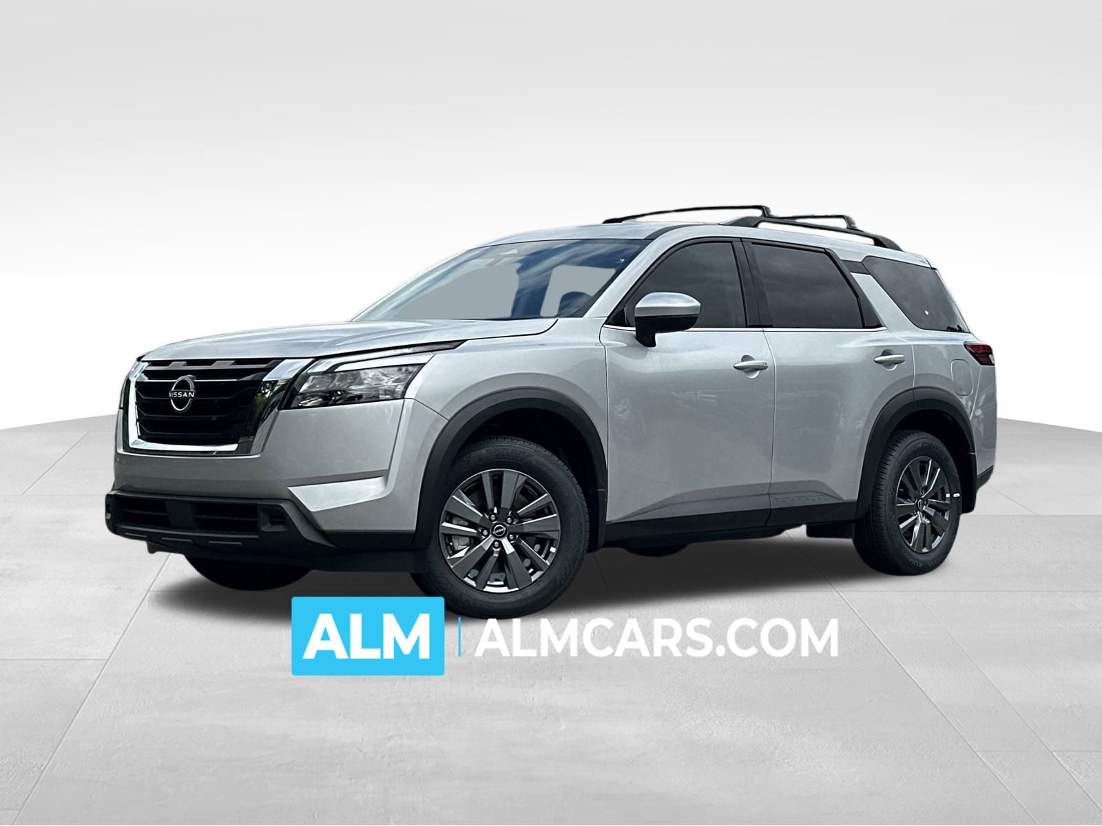 2025 Nissan Pathfinder SV's photo