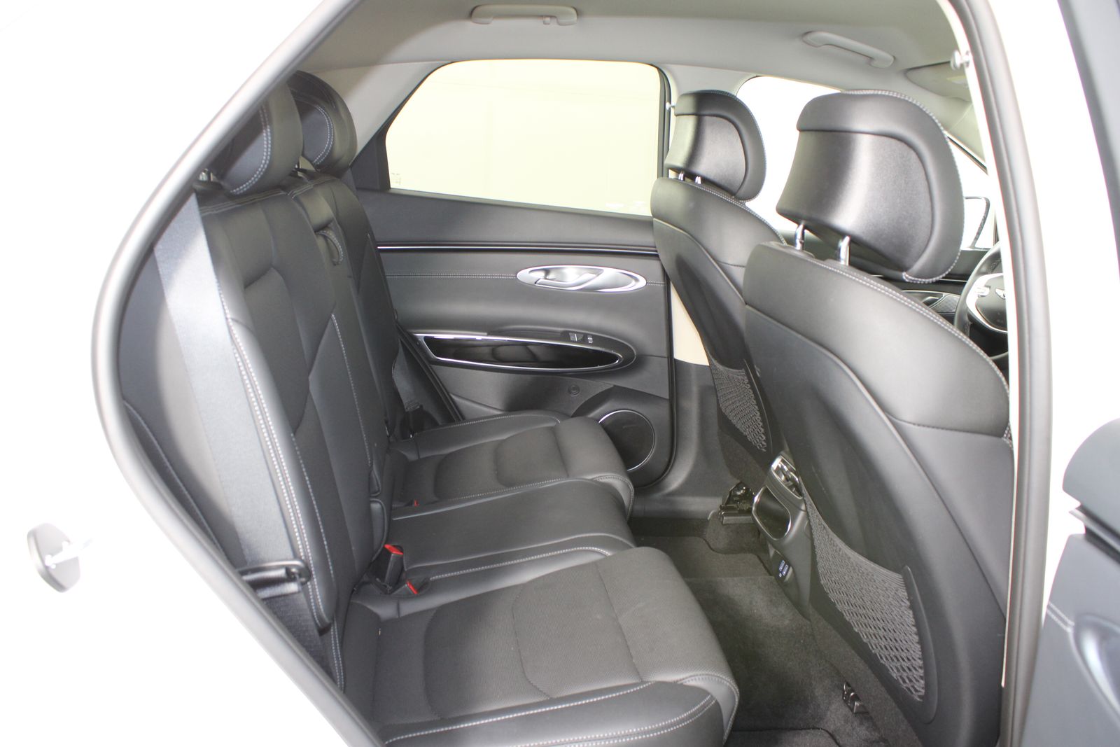 Used 2025 White Genesis 2.5T image 7