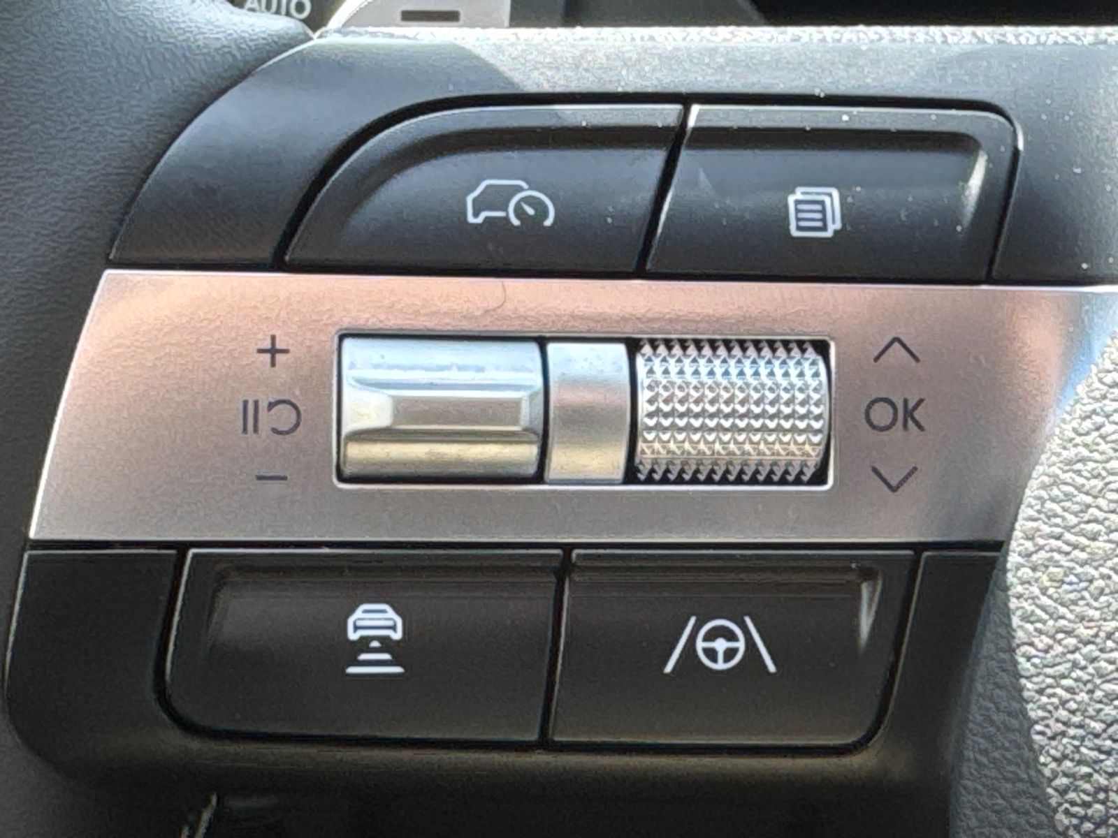 2025 Hyundai Sonata Hybrid SEL photo 22