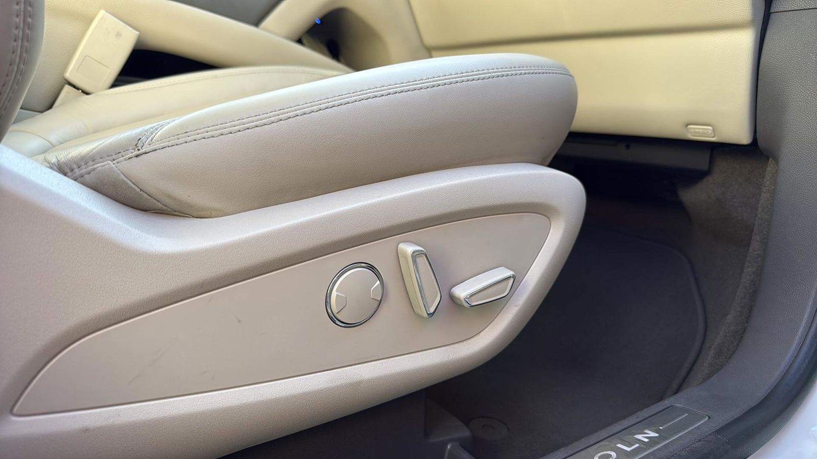 Used Car 2019 Lincoln Nautilus  Reserve For Sale Under $25,000 In Austin, Texas