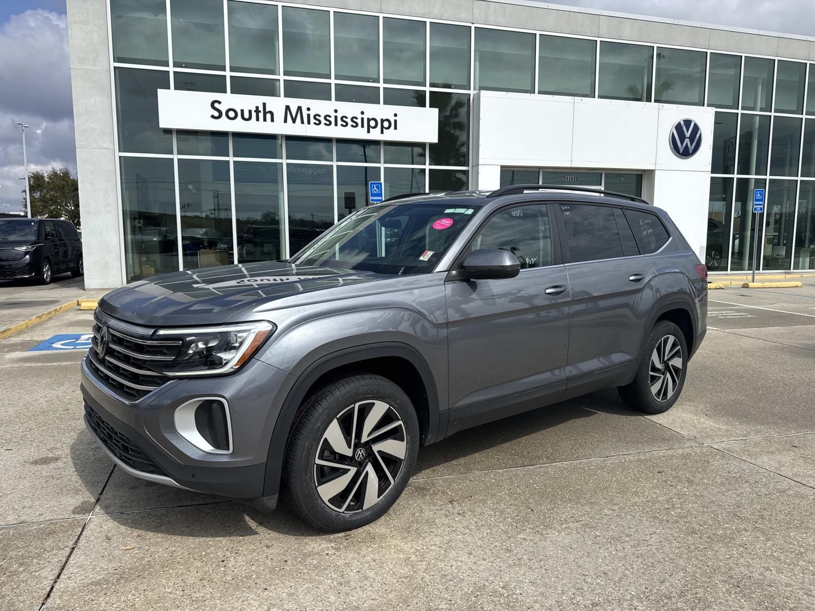 2024 Volkswagen Atlas SE FWD with Technology