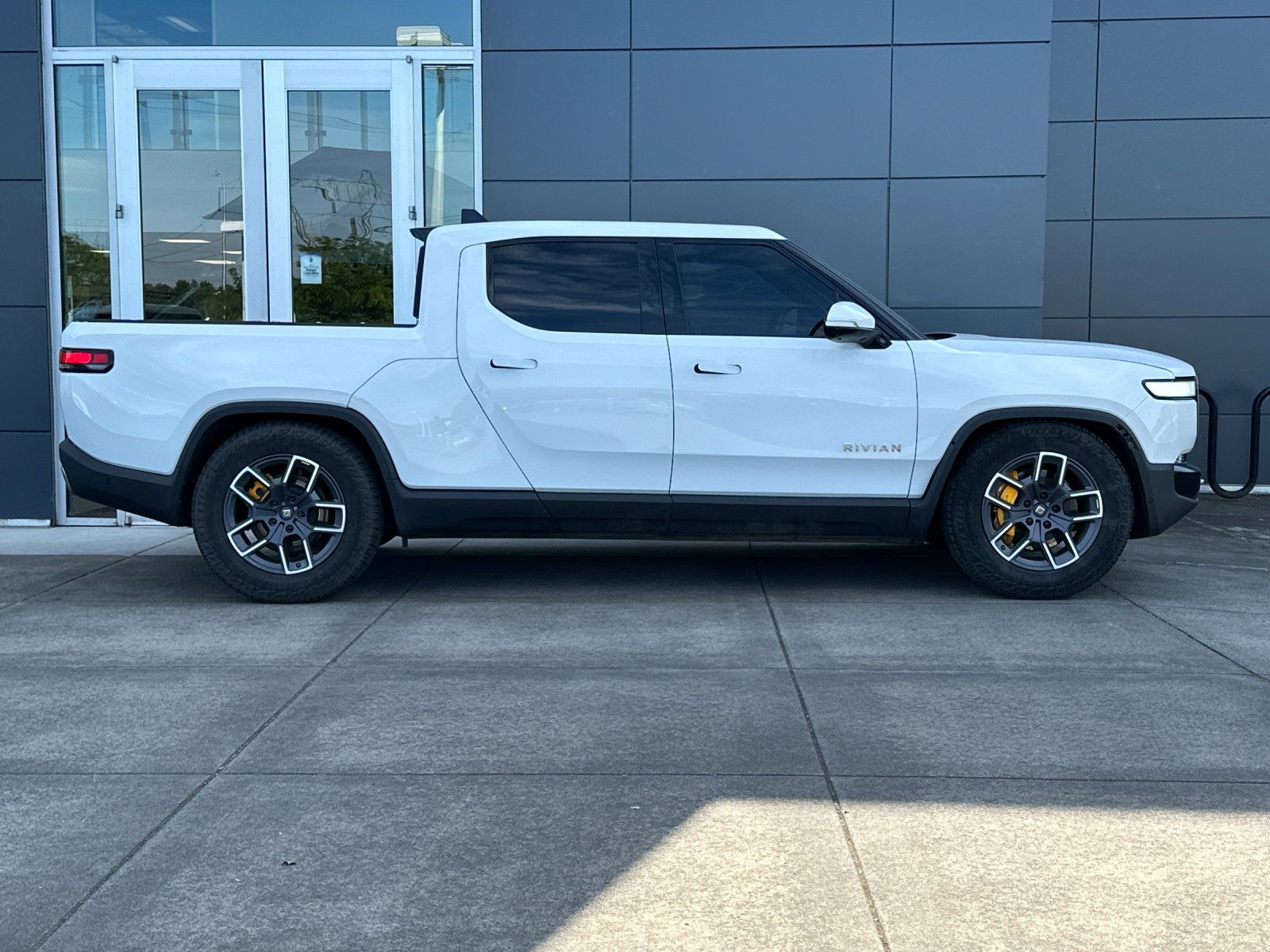 Used 2022 Rivian R1T Launch Edition with VIN 7FCTGAAL3NN000733 for sale in Wilsonville, OR