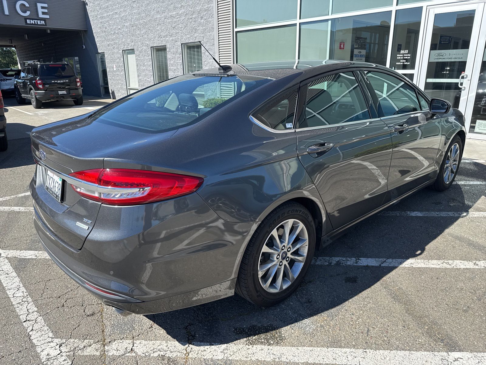 Used 2017 Gray Ford SE image 5