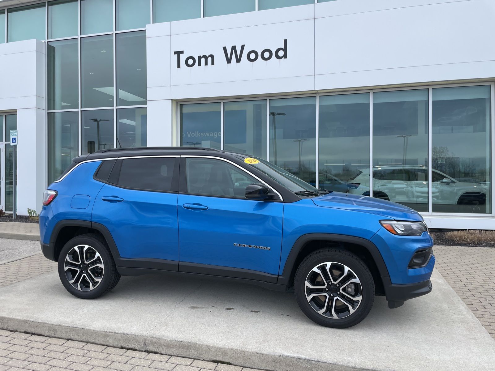 Hydro Blue Pearlcoat 2024 Jeep Compass Limited 4WD SUV / Crossover Four-Wheel Drive 8-Speed Automatic