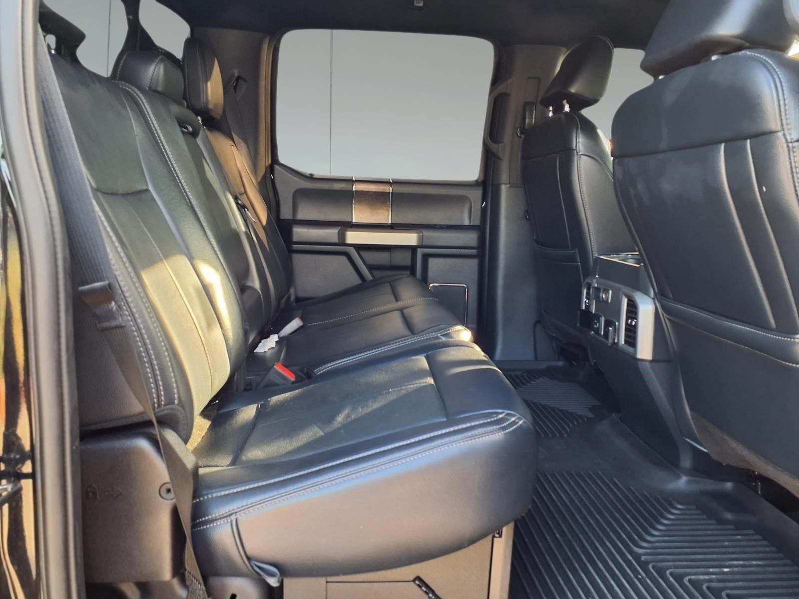 2022 Ford F-250SD Lariat Black at Autostrade