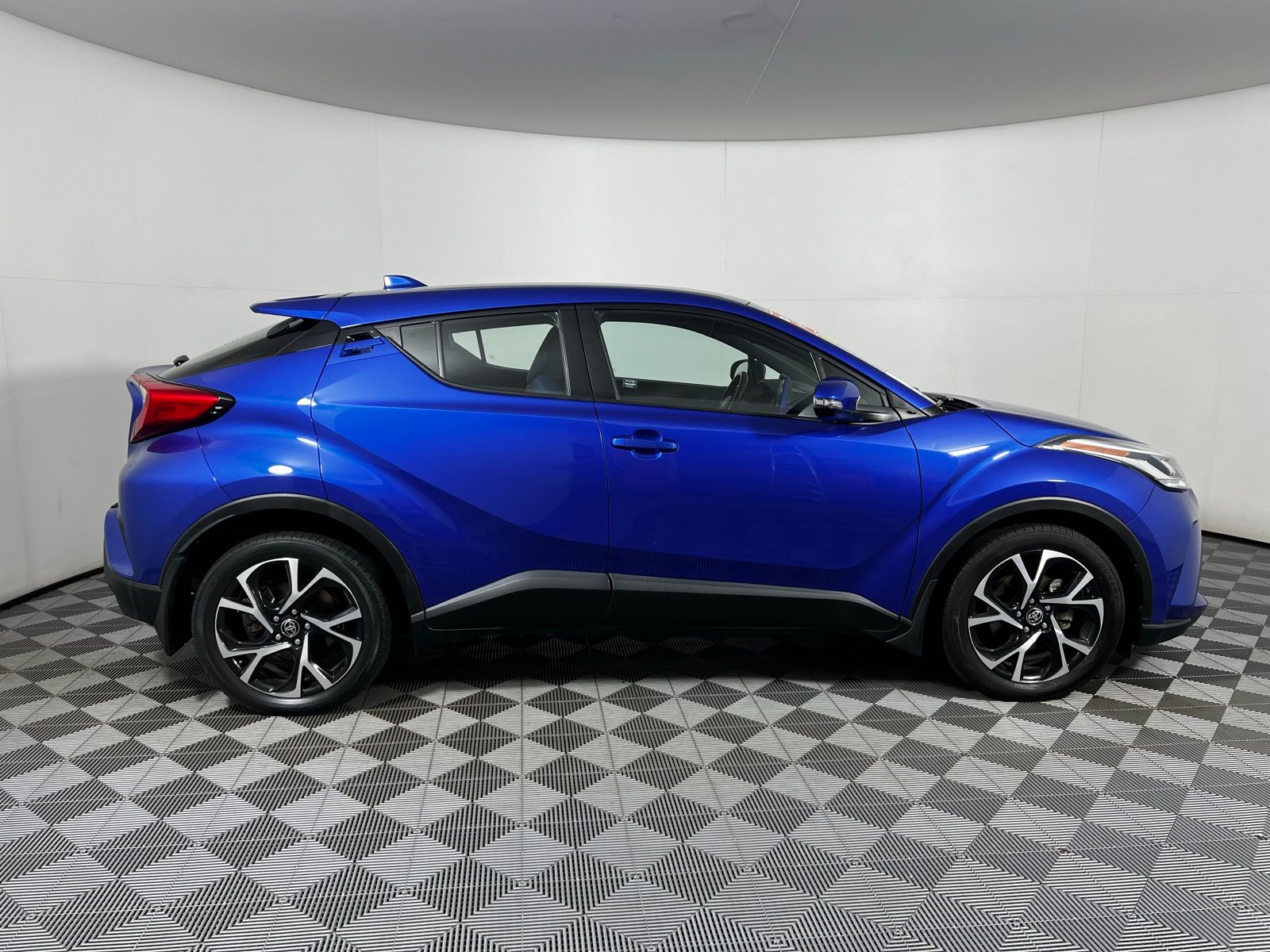 2021 Toyota C-HR LE 4