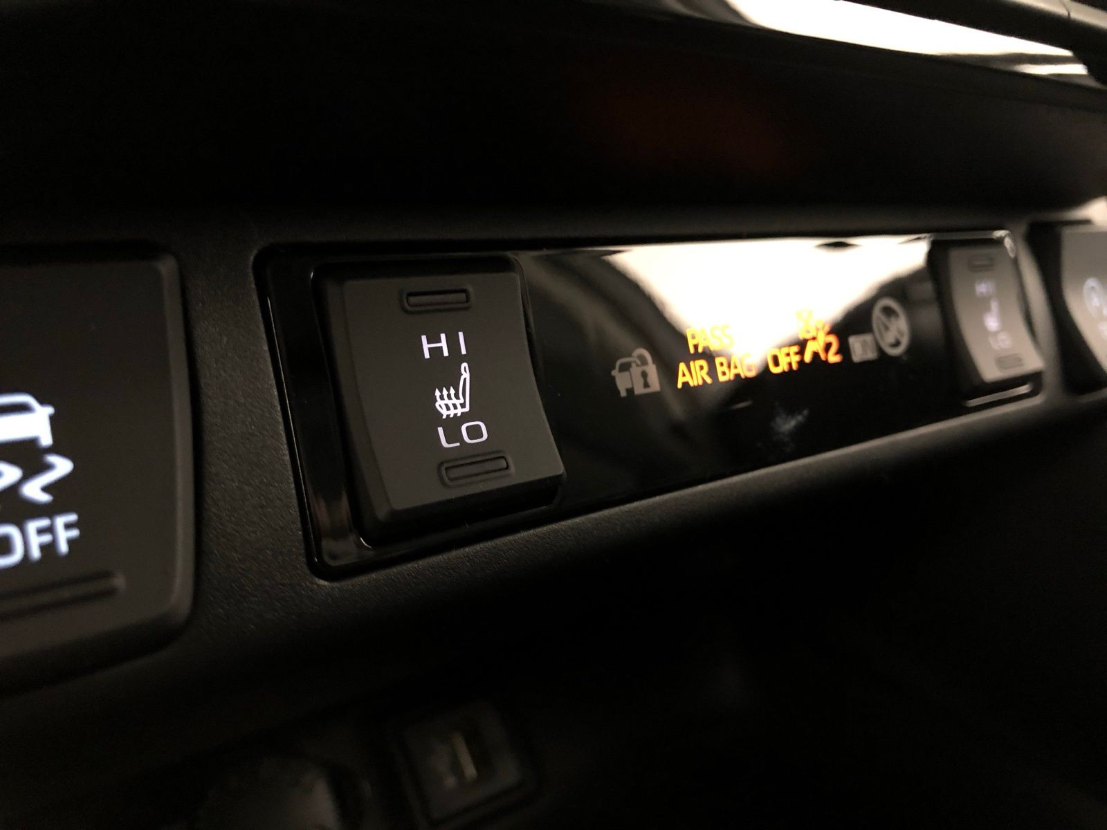 Thumbnail: 2025 Toyota RAV4 - 17