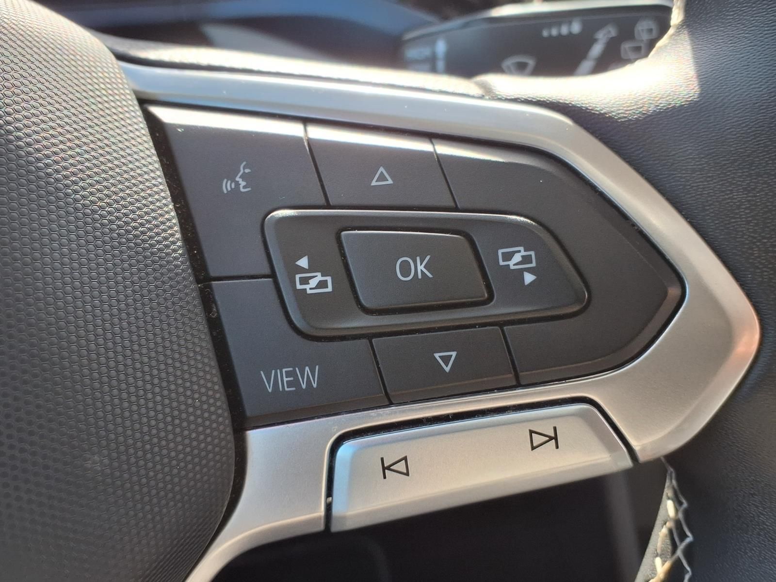 2022 Volkswagen Taos 1.5T SE  at DeMontrond Auto Country
