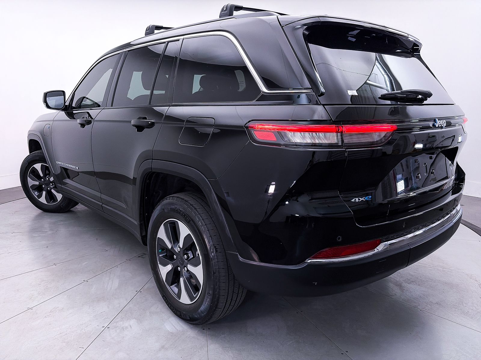 Used 2022 Jeep Grand Cherokee 4xe with VIN 1C4RJYB69N8758156 for sale in Scottsdale, AZ