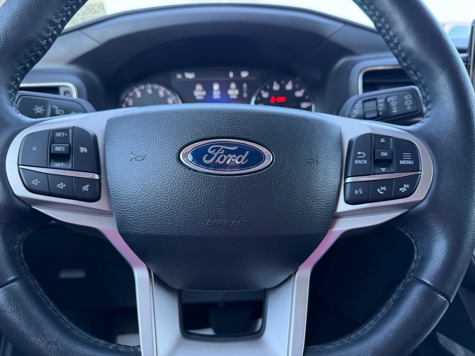 2023 Ford Explorer image 21