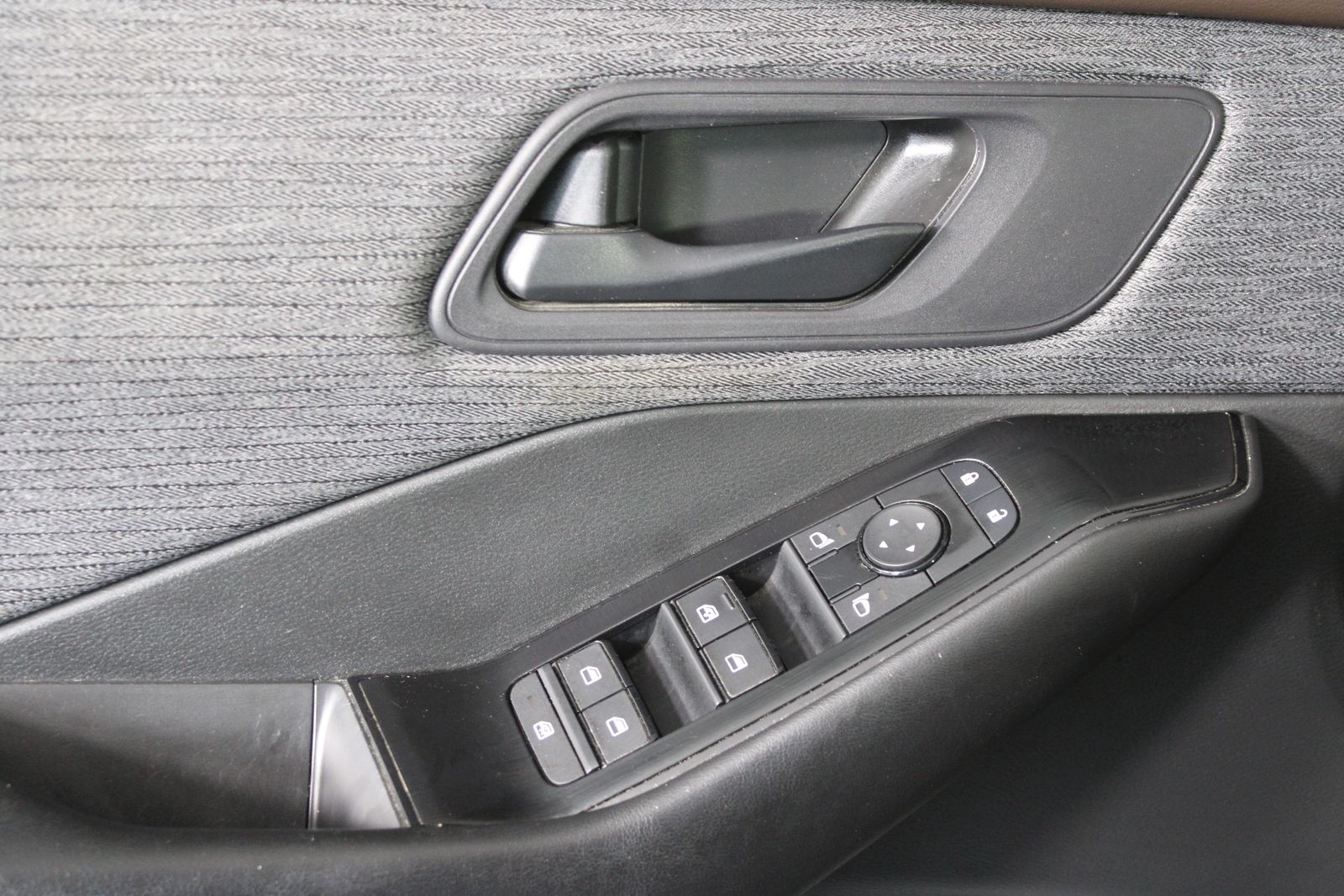 Used 2023 Black Nissan S image 8