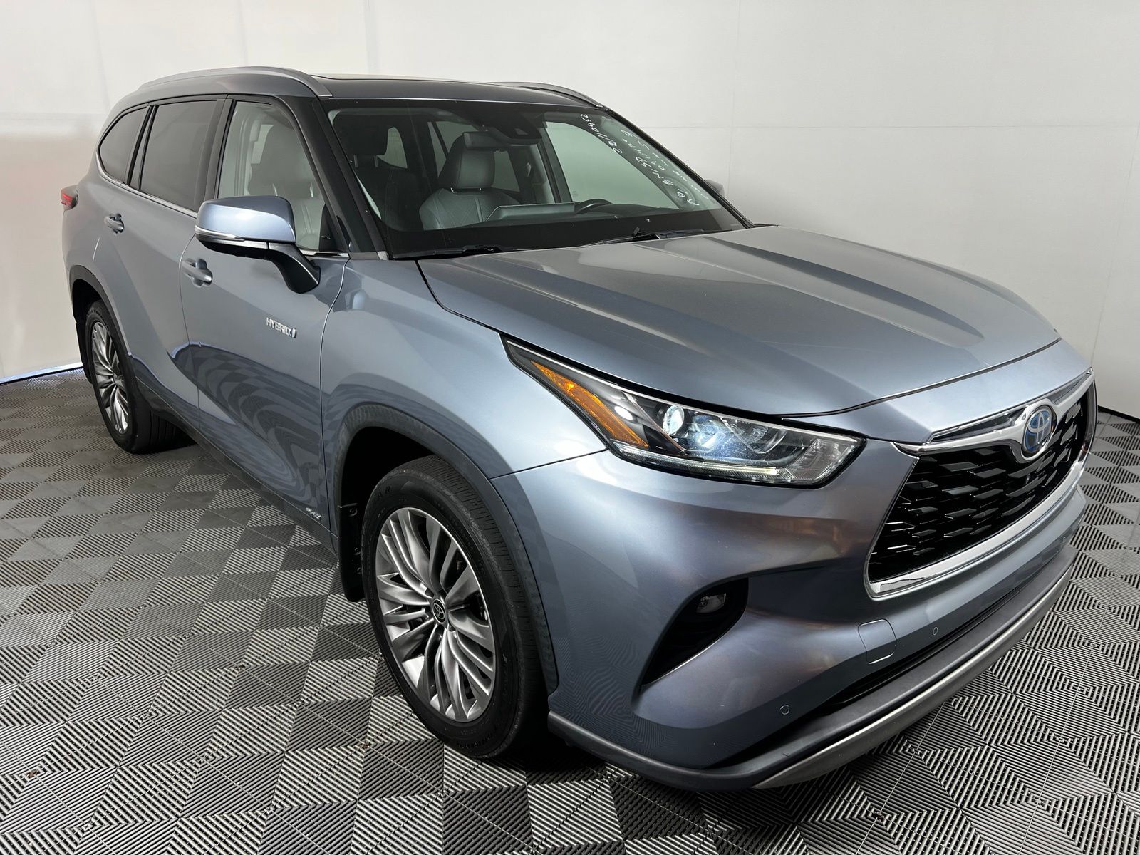 Thumbnail: 2021 Toyota Highlander - 3
