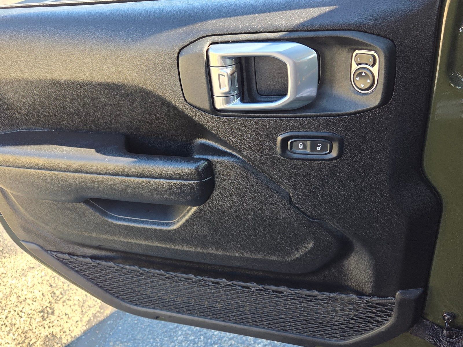 Used 2024 Sarge Green Clearcoat Jeep Mojave image 31