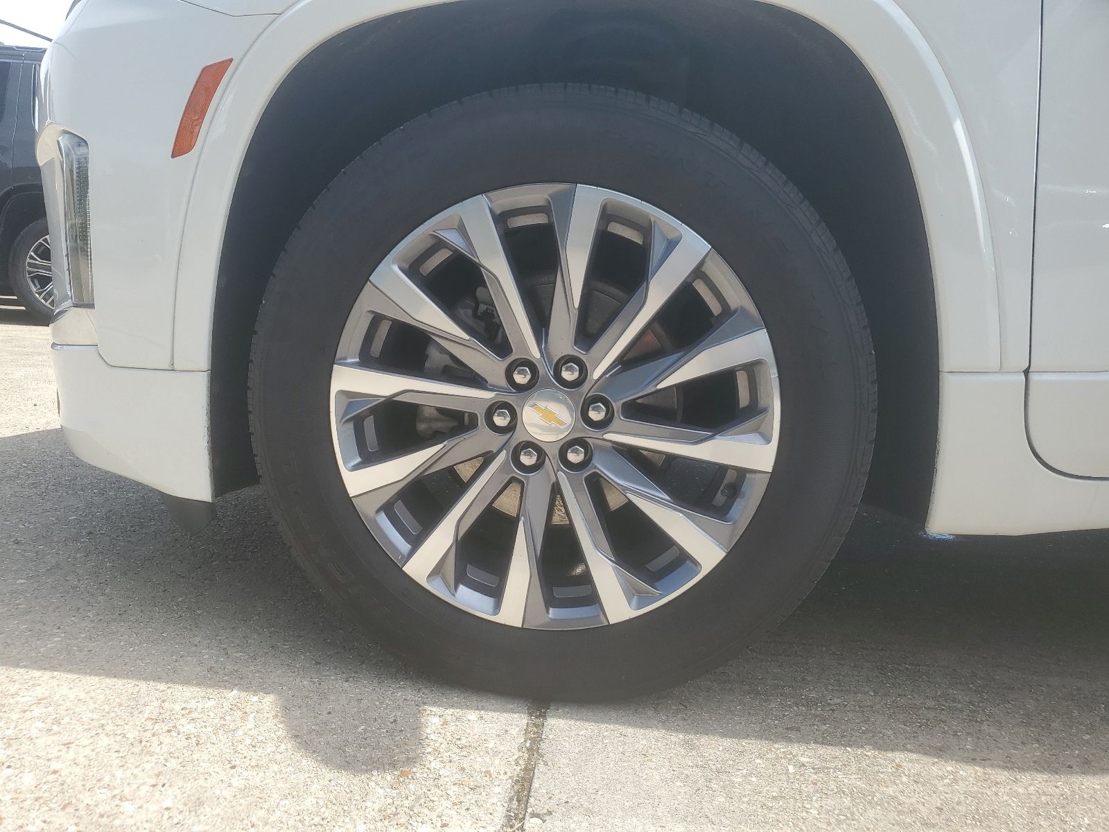 2023 Chevrolet Traverse Premier White at Royal Nissan