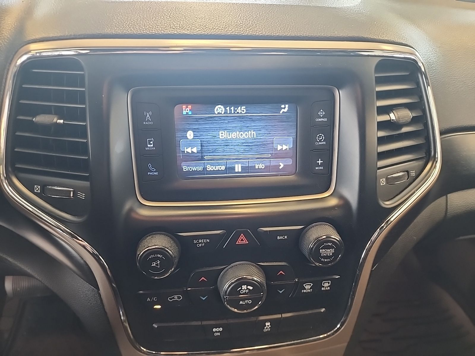 Used 2014 Granite Crystal Clearcoat Metallic Jeep Laredo image 5