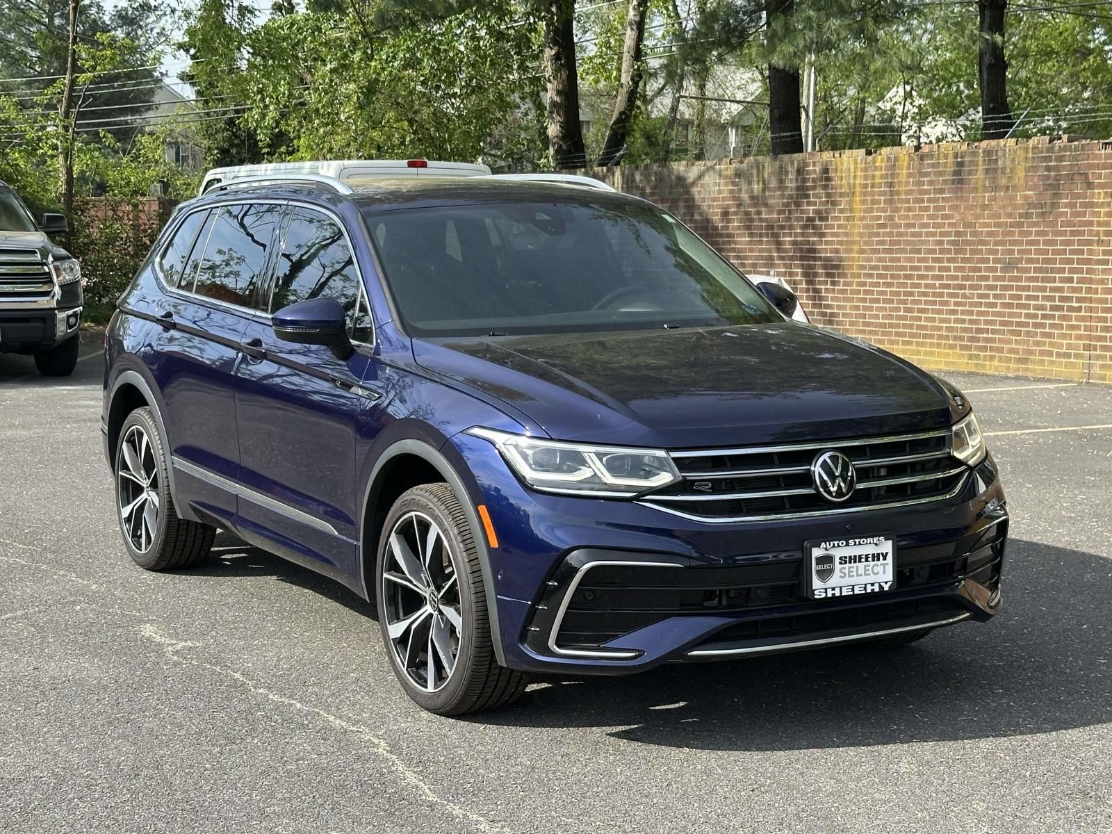 Atlantic Blue Metallic 2022 Volkswagen Tiguan SEL R-Line 4Motion SUV / Crossover All-Wheel Drive 8-Speed Automatic