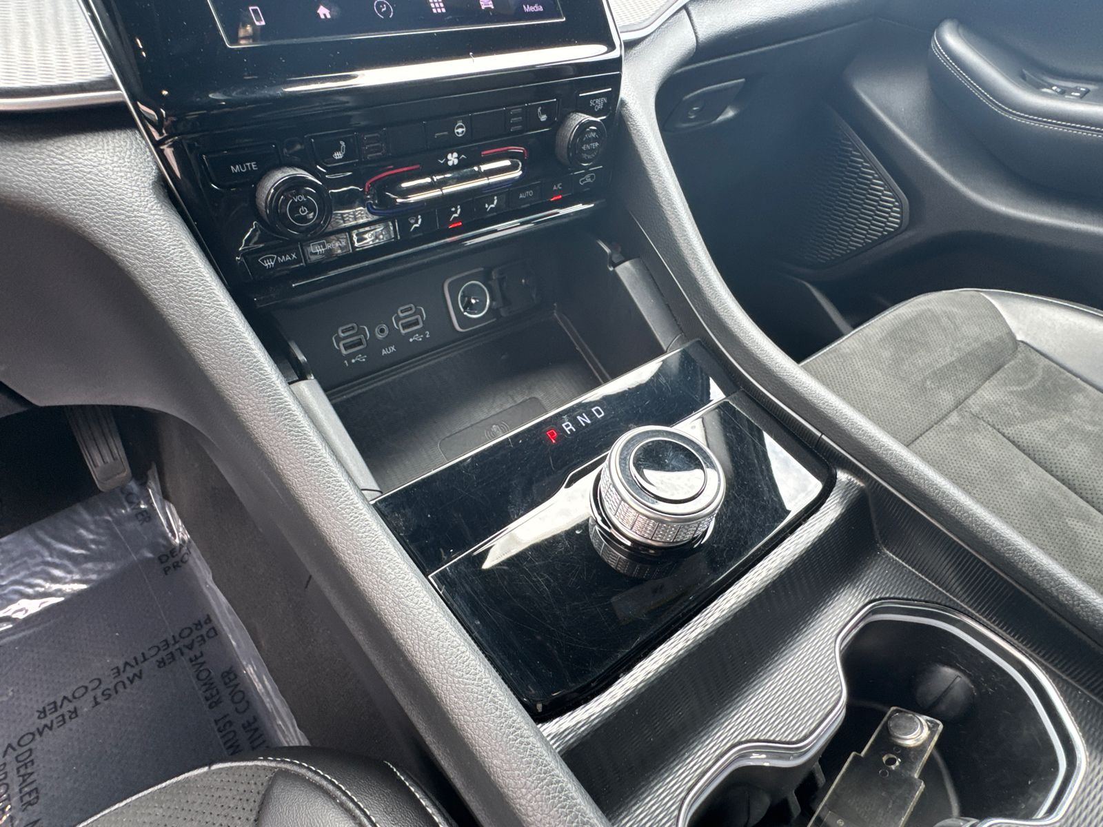 Used 2025 White Jeep Altitude image 30