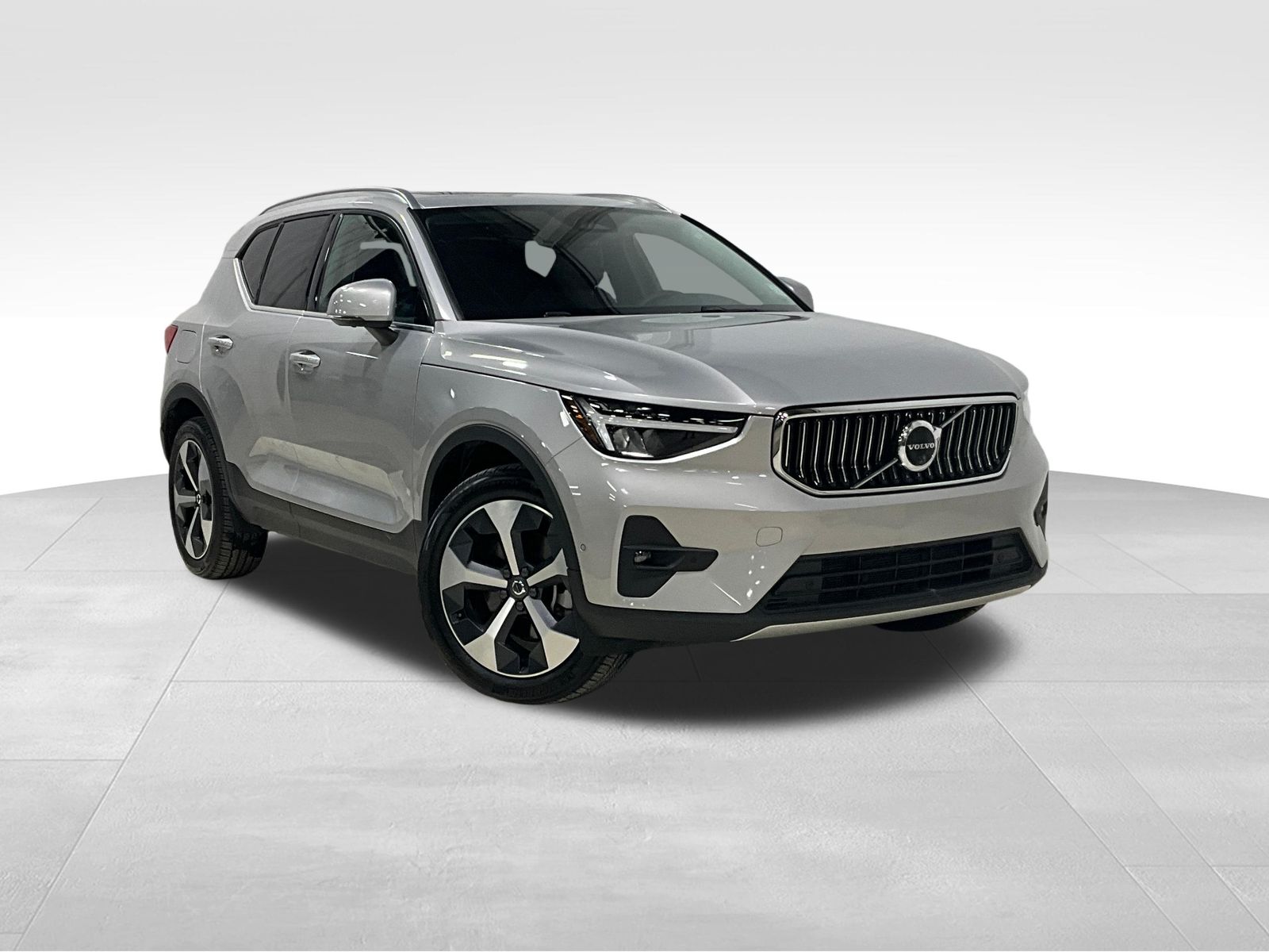 2025 Volvo XC40 B5 Plus Bright Theme AWD