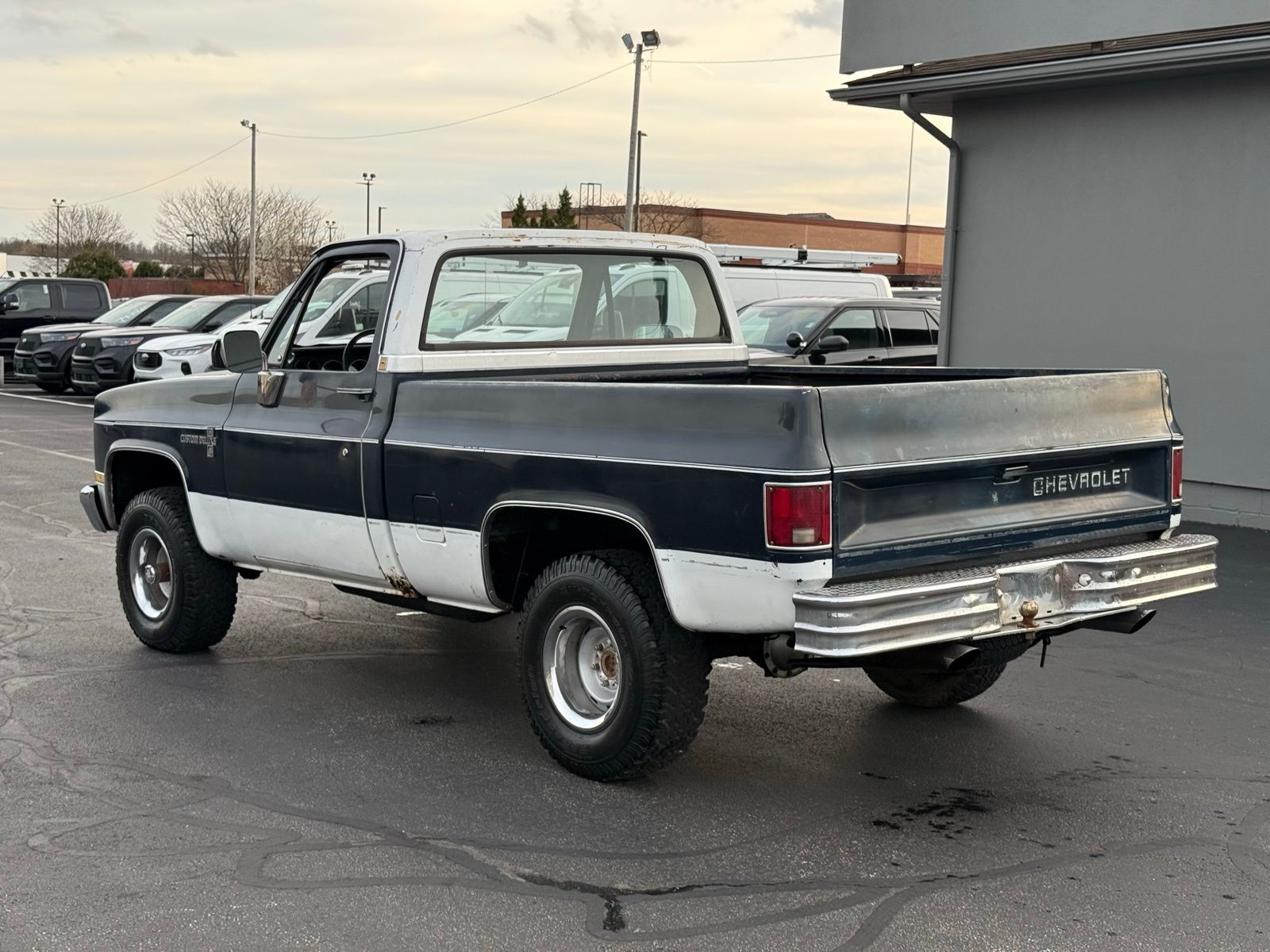 View vehicle photo 5