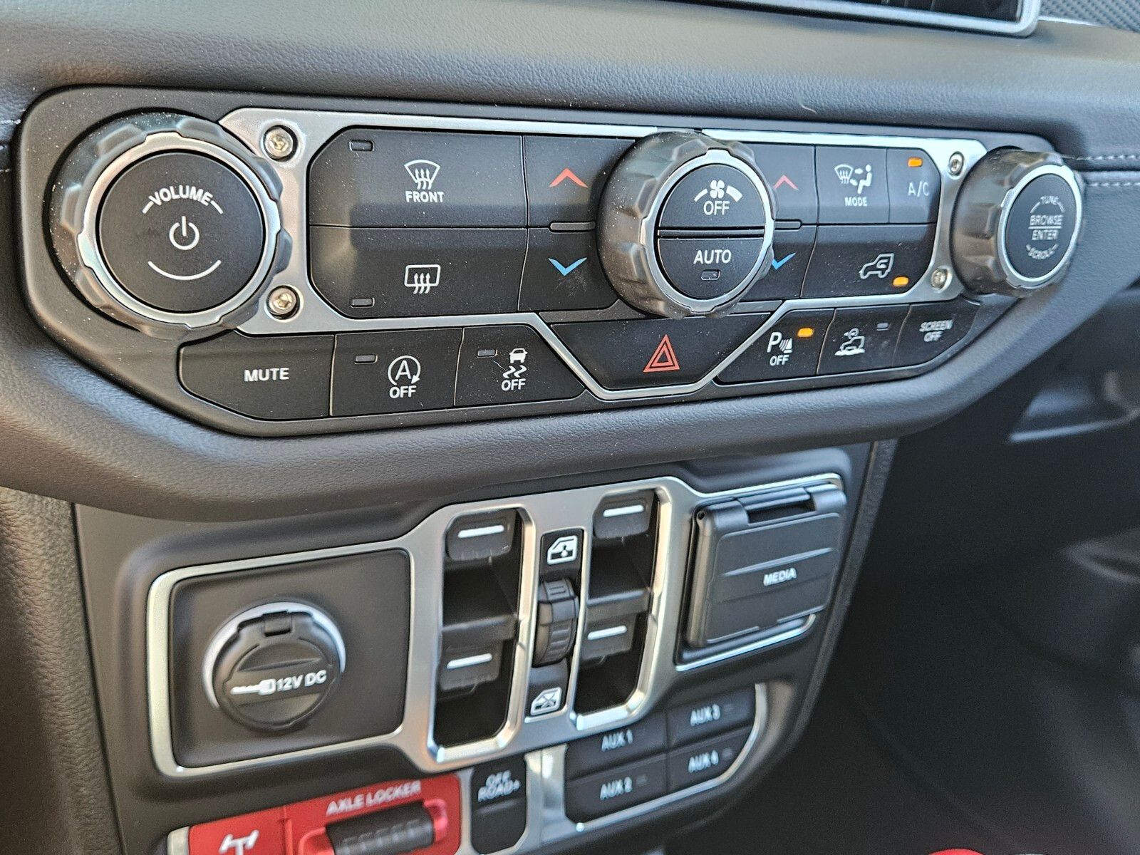 2025 Jeep Gladiator Mojave photo 16