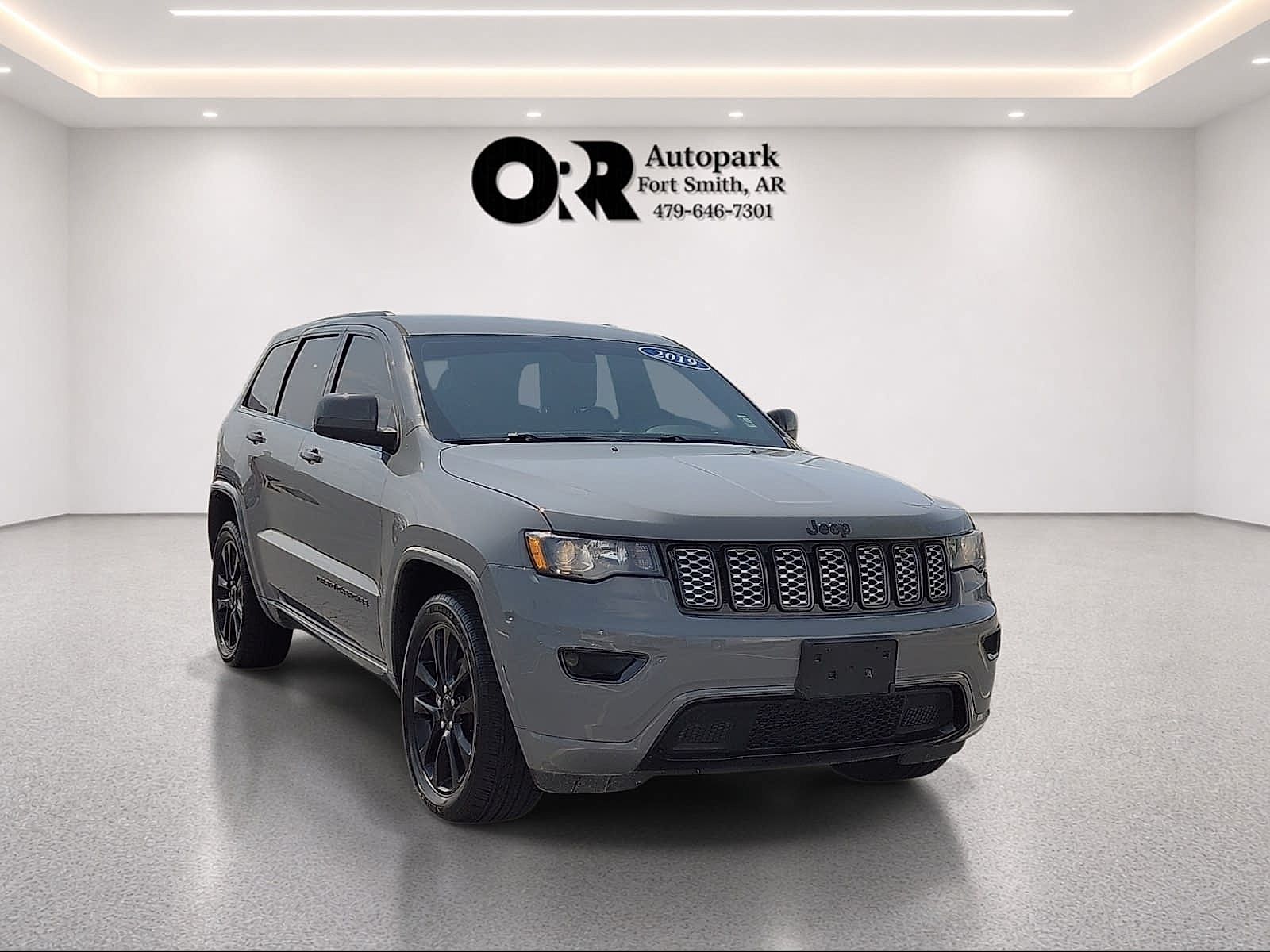 Gray Clearcoat 2019 Jeep Grand Cherokee SUV / Crossover Four-Wheel Drive 8-Speed Automatic