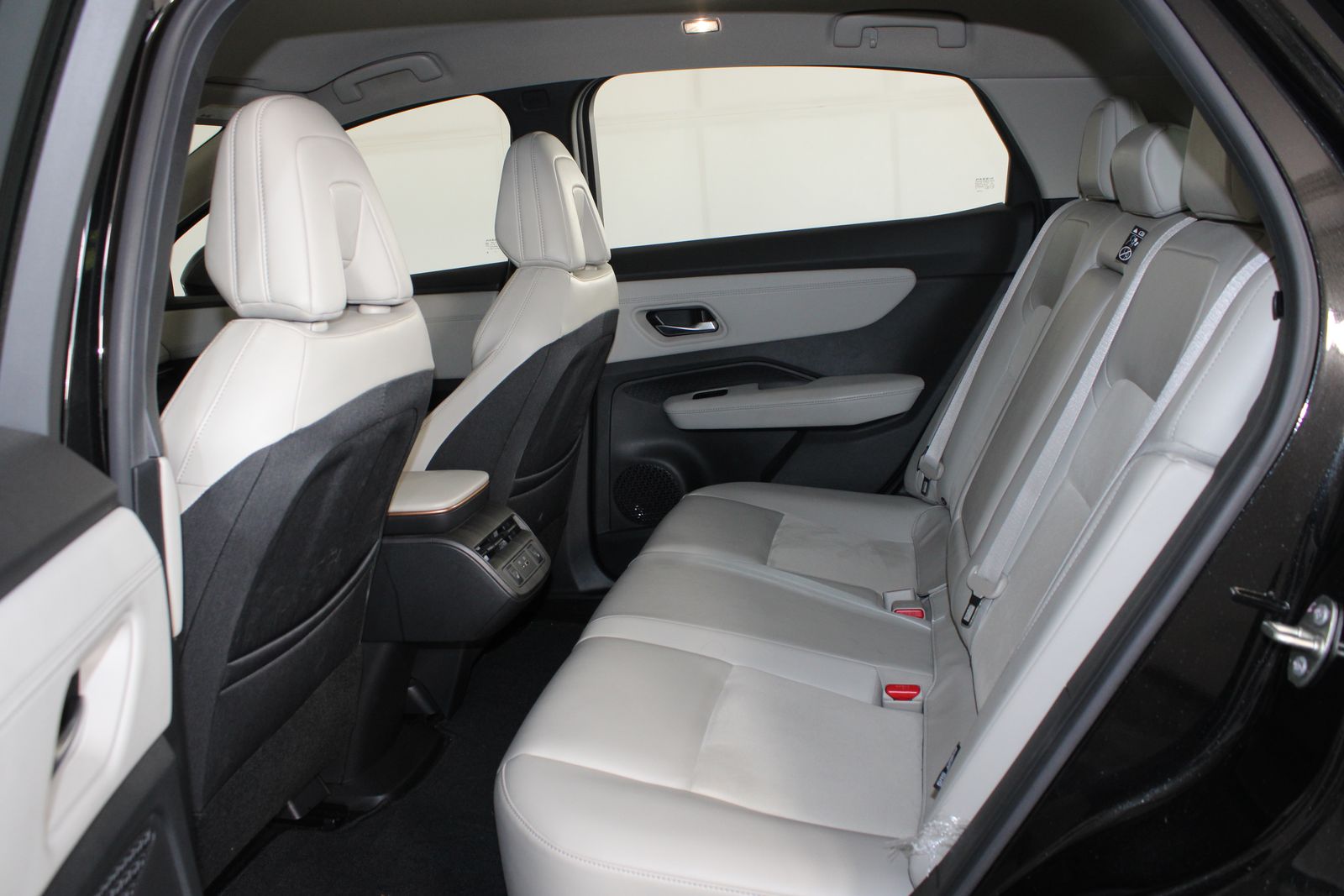 Used 2023 Black Nissan ENGAGE image 7