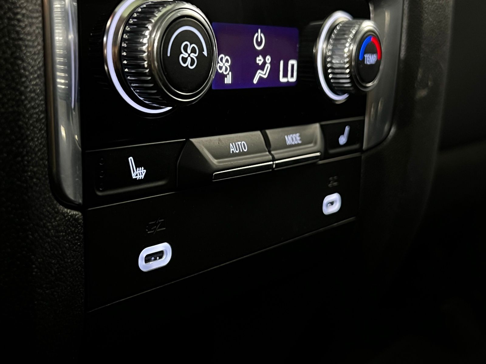 2022 GMC Yukon Denali 30