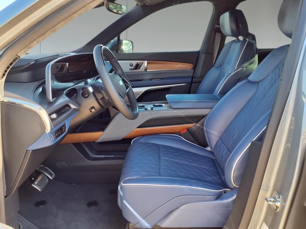 2026 Cadillac VISTIQ PREMIUM LUXURY Silver at Tom Peacock Cadillac