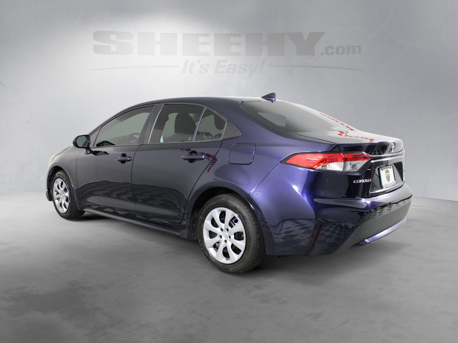 Used 2021  Toyota LE image 15
