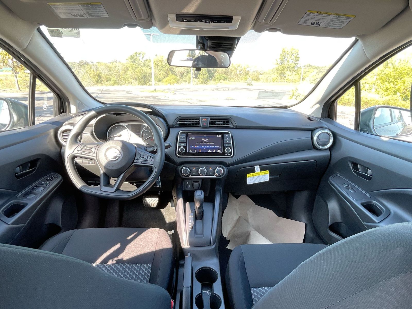 2024 Nissan Versa 1.6 S 23