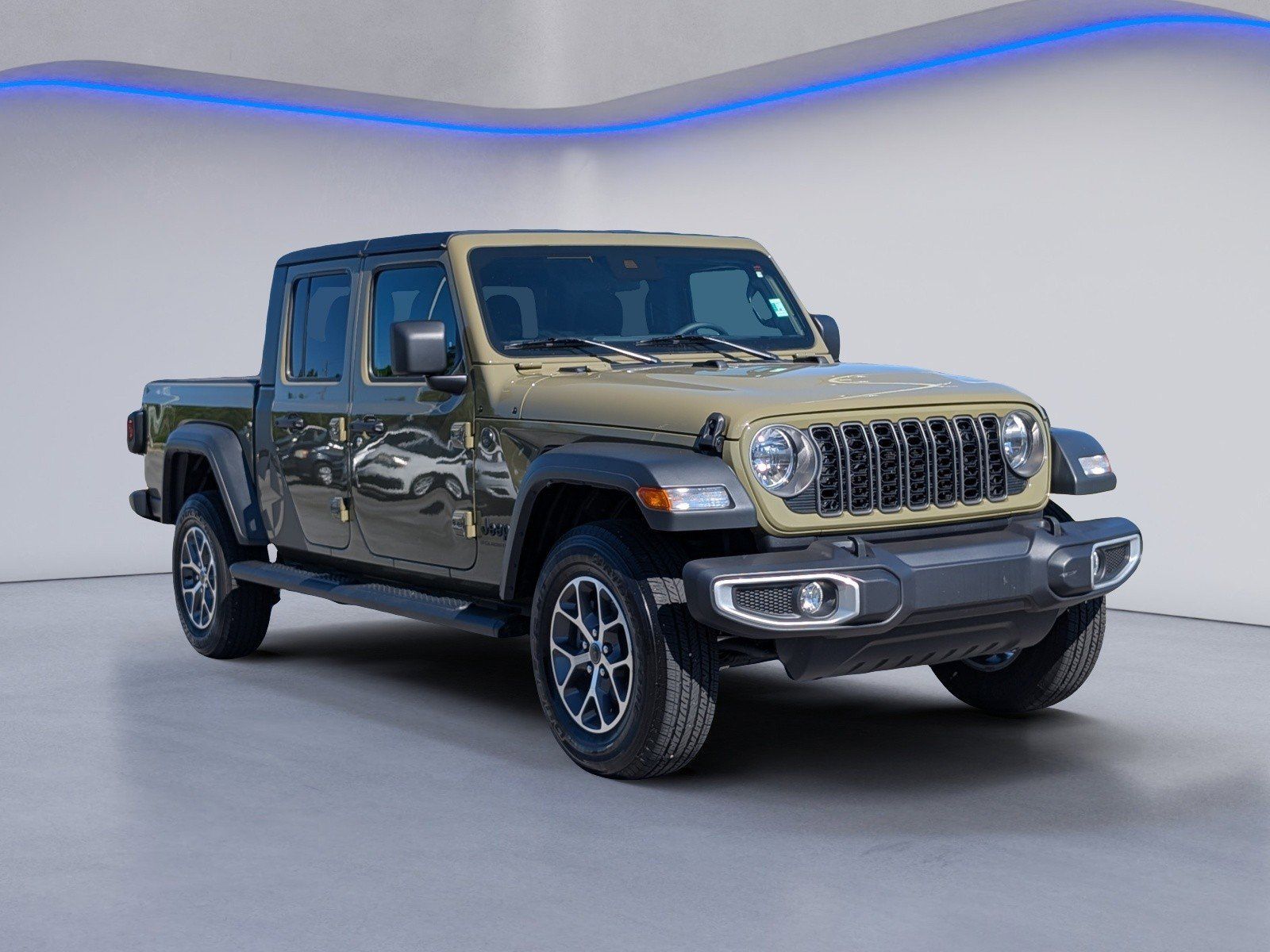View vehicle photo 4