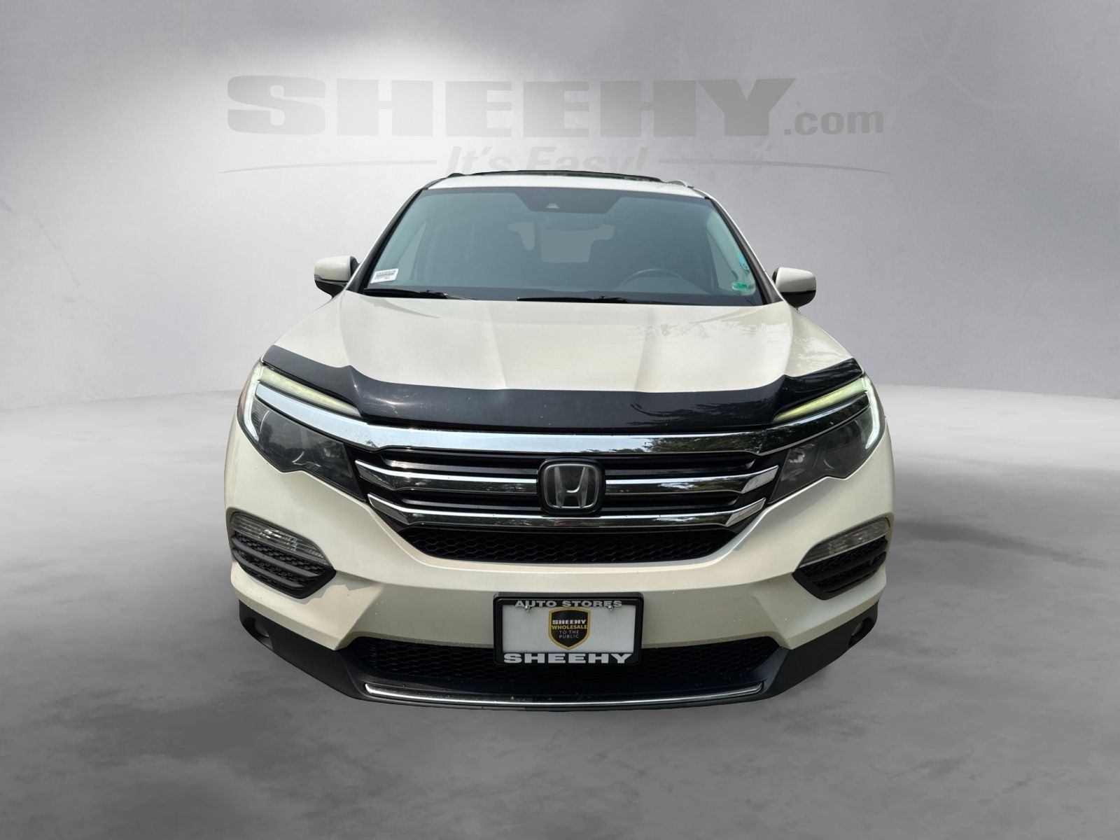 Used 2017 White Diamond Pearl Honda Touring image 17